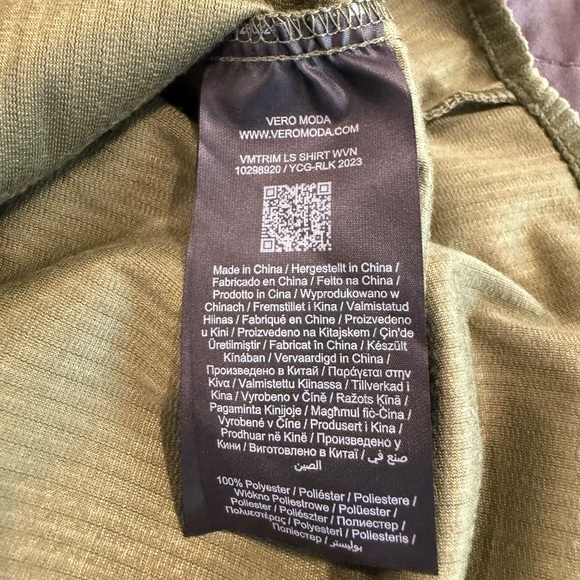 Green button up - Picture 2 of 7